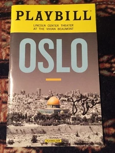 Playbill Oslo firmato Jennifer Ehle - Foto 1 di 2