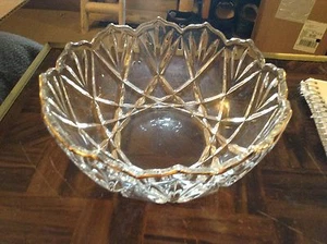 Clear glass bowl with gold rim - Picture 1 of 5
