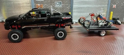 Caminhão e reboque Harley "altamente modificado" 1/18 ERTL COM 2 BICICLETAS HARLEY 4/ADULTO - Imagem 1 de 4