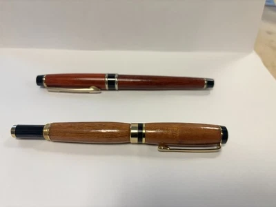 Dos plumas estilográficas vintage alemanas de iridio nuevas en caja hechas en Taiwán barril de madera. ¡Funcionando! Foto 1 de 4