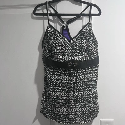 Camiseta Tankini Beach Native para Mujer 34B/C Negra Geométrica Cuello en V Forrada (225) Foto 1 de 4