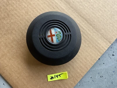 Cubierta de bocina del volante Alfa Romeo GTV6 1982-1986 emblema negro #145 Foto 1 de 4