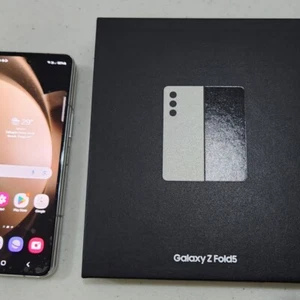 Samsung Galaxy Z Fold5 - 1 TB - GRADE A (Unlocked) - Picture 1 of 1