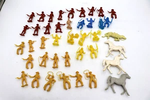 Lote de figuras de plástico Marx conjuntos parciales vaqueros e indios caballos etc. - Imagen 1 de 12