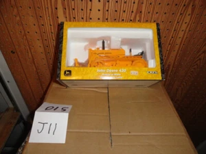 1/16 John Deere 440 Crawler with blade - new in the box - Picture 1 of 6