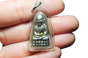 Leklai LP Thuad Incrustación Oro Buda Tailandés Amuleto Protección Riqueza Suerte Tono Plata - Imagen 1 de 12