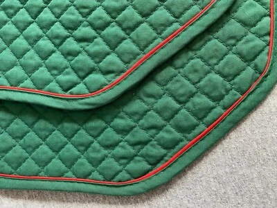 2 manteles individuales acolchados verdes navideños adornos rojos esquinas recortadas rectangulares de 18" x 13" Foto 1 de 4