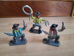 Vintage Plastic Cowboys And Indian Toy Figures X3 - Picture 1 of 1