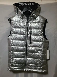 NWT Calvin Klein Unisex Metallic Silver Quilted Hooded Puffer Vest Size Small - Imagen 1 de 5