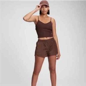NEW Gap Women Lightweight Lustre Windbreaker Running Shorts Mid Rise Quick Dry M - Picture 1 of 4