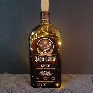 Botella decorativa de licor ""Jagermeister Spice"" con batería luces de hadas de corcho - Imagen 1 de 2