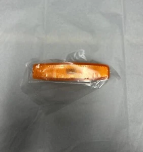 Hyundai 92302-25600 Lamp Assembly-Reflex Reflector & Side Marker Front,R - Picture 1 of 2