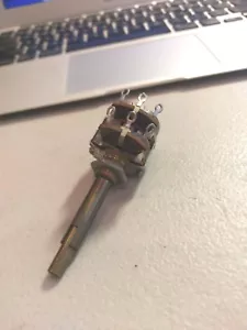 Clarostat Doppelwellenpotentiometer vorne 700K hinten 100K Bass Doppelwelle - Bild 1 von 2