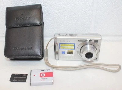 Sony Cyber-shot DSC-W80 Silver Digital Camera 7.2MP Works great! no charger euc - Image 1 of 4
