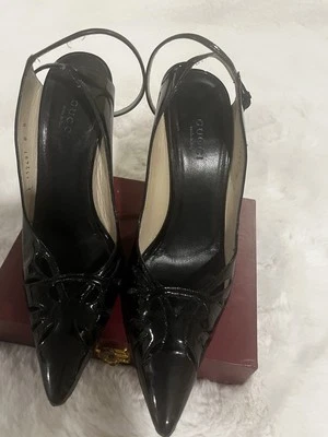 Zapatos de salón Gucci punta cerrada para mujer charol negro. Talla 8B. Italia Foto 1 de 4