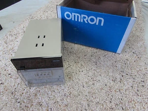 Omron E5A4-R21K Temperature Controller NIB - Picture 1 of 5