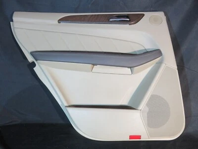 Mercedes Benz GL450  Door Trim Panel Rear Driver LH  Beige 15 18  A1667307700 Foto 1 de 4