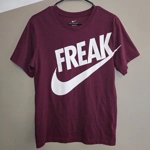 Nike Giannis Freak Baloncesto Dri-Fit Hombres Rojo Oscuro Camiseta DR7645-638 Talla Pequeña - Imagen 1 de 8