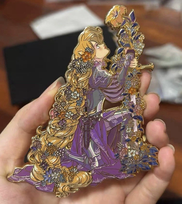 Niña Enredada Con Espada Princesa Rapunzel Fantasía Pin WitchXing Foto 1 de 1