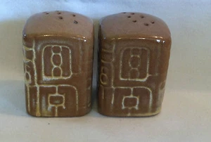 Vintage Frankoma Mayan Aztec Design Salt and Pepper Shakers Desert Gold - Picture 1 of 6