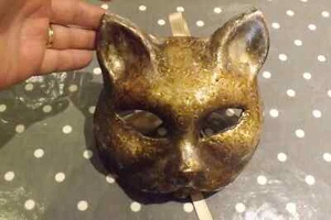 VINTAGE ITALIAN PAPER-MACHE MASQUERADE CAT FACE MASK LABELLED VERSO - Imagen 1 de 9