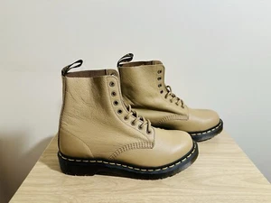 Dr. Martens Pascal 1460 soft leather lace up combat boots light brown NWOB sz 9 - Picture 1 of 5