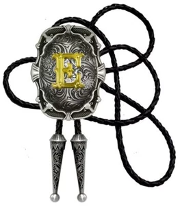 Cravatta Bolo Argento Iniziale Lettera dalla A alla Z In Medaglia Cowboy Western con Pelle di Vacchetta Ro... - Foto 1 di 6