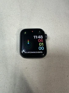 Apple Watch Series 5 40mm Space Gray Aluminium Case - Photo 1 sur 3