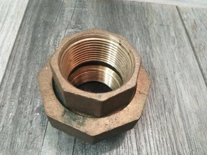 Nuevo 1.1/4" NPT TUBO HEXAGONAL UNIÓN LATÓN PLOMERÍA, AGUA, GAS (1) LEER - Imagen 1 de 5