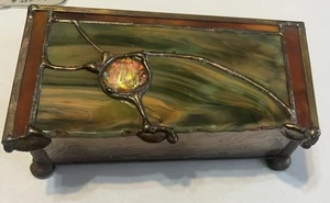 Einzigartige Vintage Buntglas Schmuckschatulle mit Metalldetail Stein grün Wirbelglas - Bild 1 von 11