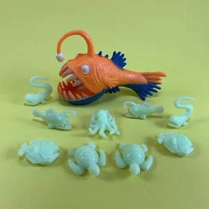 ANGLER FISH FIGURE W/ GLOW IN THE DARK MINIATURE FIGURES TURTLE PIRANHA EEL LOT - Picture 1 of 10