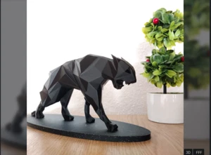 Estatua de pantera de polietileno bajo con base - Imagen 1 de 1