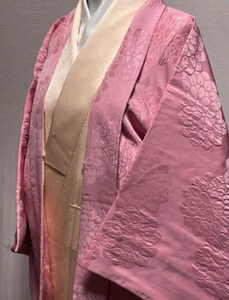 Vintage Haori Made in Japan Women's Kimono (Petal pattern Pink) - Picture 1 of 6