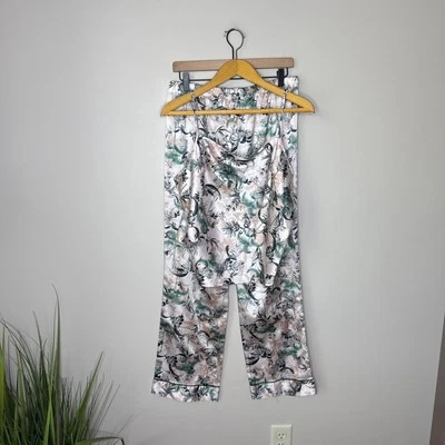 Conjunto de pijama floral satinado Victoria's Secret XL parte superior mediana parte inferior pijamas ropa de salón Foto 1 de 4