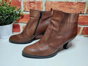 WOMENS CLARKS UK 7 SADDLE BROWN LEATHER WESTERN STYLE HIGH HEEL ZIP ANKLE BOOTS - Picture 1 of 4