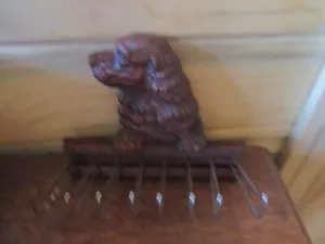 PORTA CRAVATTA IN RESINA CANE SPANIEL METÀ SECOLO VINTAGE - ANNI '70 - Foto 1 di 4