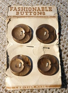 Vintage Set Plastic/Celluloid? Buttons On Original Card - Picture 1 of 3