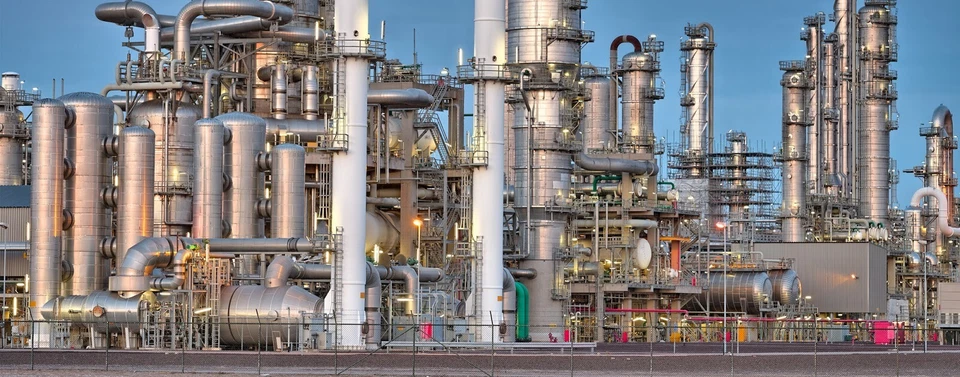 HO Scale Building Background Flat / Front 2D "Petroleum Refinery" Background New - Image 1 of 1