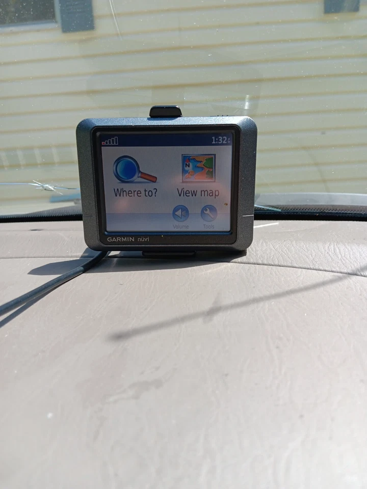 Garmin nuvi 205 Portable GPS Bundle with Car Charger and mount bracket. Tested. - Image 1 of 4