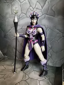 Evil-Lyn Purple Classics 7" Actionfigur, mit magischem Kristallkugelstab - Bild 1 von 9