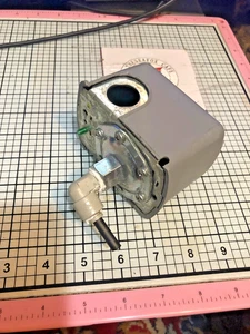 TELEMECANIQUE SENSORS Air Compressor Switch: Std, 70 psi – 150 psi, 1/4" FNPS - Picture 1 of 4