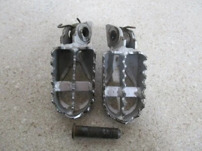 2007 KAWASAKI KX65 FOOTPEGS PEGS LEFT RIGHT W/ SPRINGS, FITS ALL, M120 - Image 1 of 4