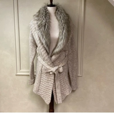 Precioso cárdigan mujer con cuello de piel Foto 1 de 2