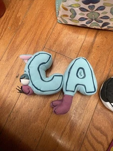 PBS Kids WordWorld Word World CA Peluche Magnético Pull-Apart Letras - Juego Parcial - Imagen 1 de 2