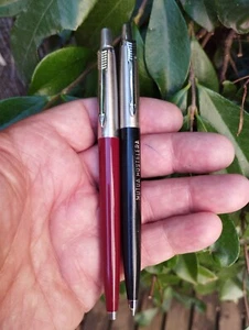2 PARKER BALL POINT PEN MADE UK/SPAIN LETTER YI BOLIGRAFOS - Imagen 1 de 9