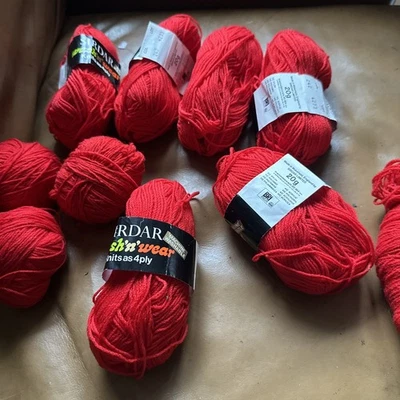 Win Sirdar Wash 'n' Wear Crepe 4 Ply Yarn 10 x 20 gram Balls - Bri-Nylon 242  - Image 1 of 4