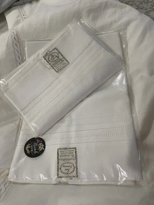 Boutross NWT 2pc Standard Cases Irish Linen 55% Cotton White Hemstitch LAST - Image 1 of 4