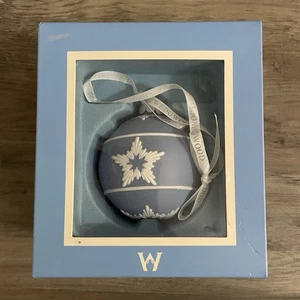 Wedgwood Jasperware Weihnachtsschmuck Kugel blau & weiß Schneeflocke in Box - Bild 1 von 7