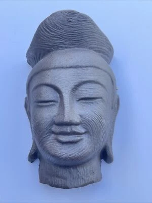 Máscara Cabeza Escultura Buda Colgante Firmada Artista Misterio Cerámica Icónica Foto 1 de 4