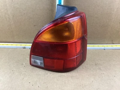 1996 - 1999 年土星 S 系列车站货车右乘客侧尾灯组件 — 第 1/4 张图片